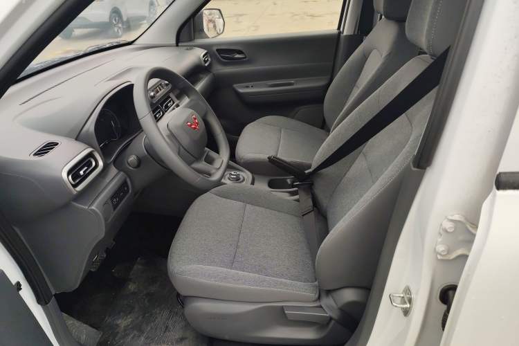 Used Wuling Hongguang New Energy 2024 All-Electric Model 300KM Practical Version
