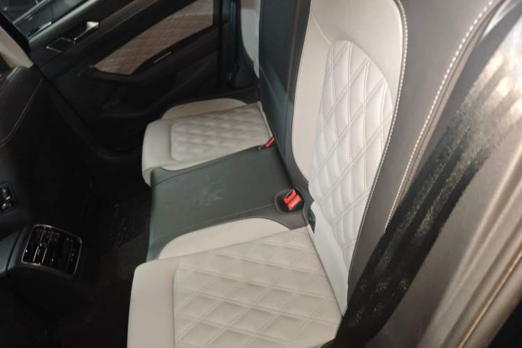 Used Volkswagen Magotan 2023 2 Million Units Limited Edition 330TSI DSG Leading Version
