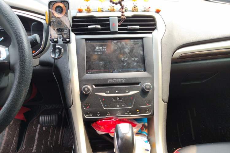 Used Ford Mondeo 2013 2.0L GTDi 200 Luxury Model Audio And AC Panel