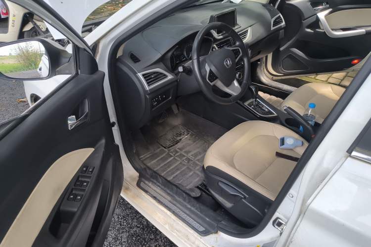 Used CHANGAN Alsvin V7 2016 1.6L Automatic Fun Model China V Standard Driver Seat
