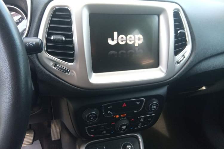 Used Jeep Compass 2017 200T Automatic Family Edition Audio And AC Panel