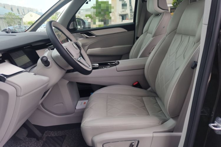 Used Volvo EM90 2025 Ultra Six-Seater