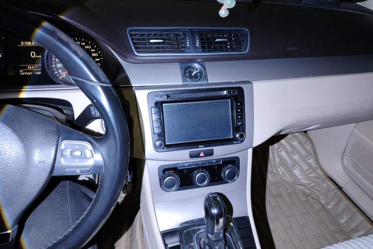 Used Volkswagen Magotan 2012 Revised Version 1.8TSI Leading Edition Audio And AC Panel