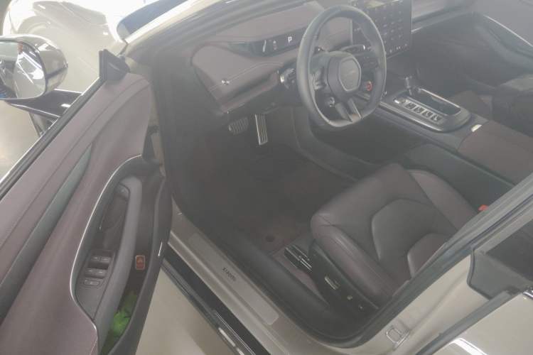 Used Xiaomi Auto SU7 2024 Four-Wheel Drive Ultra-Long Range Advanced Intelligent Driving Max Edition
