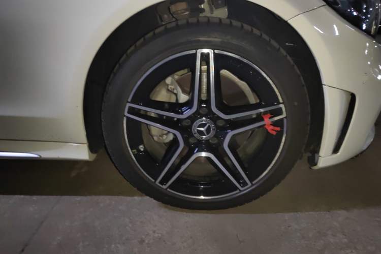 Used Mercedes-Benz C-Class 2021 C 260 L Sport Edition Star Collection Right Front Wheel Hub