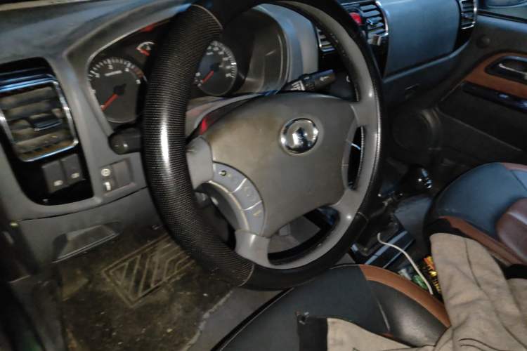 Used Great Wall Wingle 5 2013 2.8T European Version Two-Wheel Drive Elite Version Big Double-Cab GW2.8TC Steering Wheel