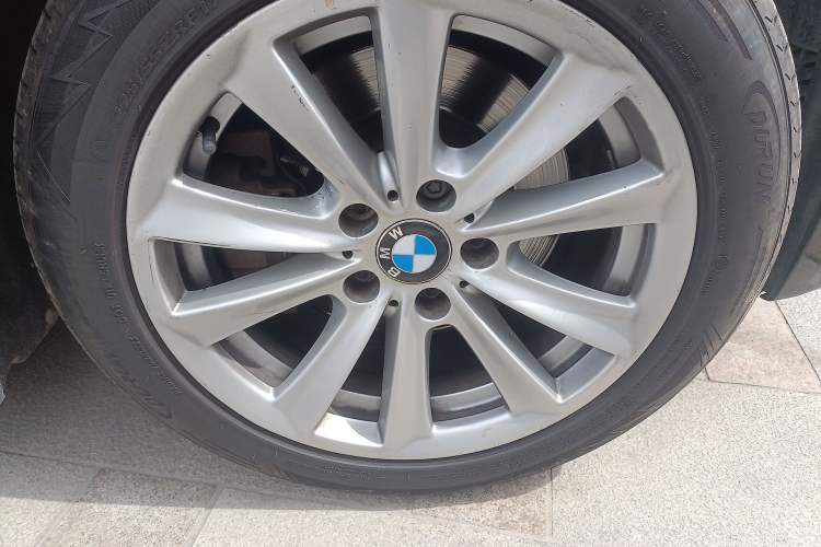 Used BMW 5 Series 2014 520Li Elegant Model Right Front Wheel Hub
