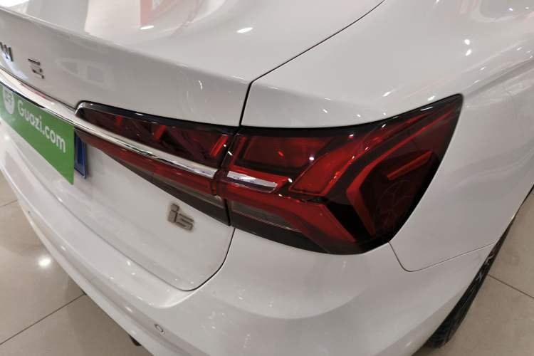 Used Roewe i5 2021 1.5L CVT Platinum Edition
