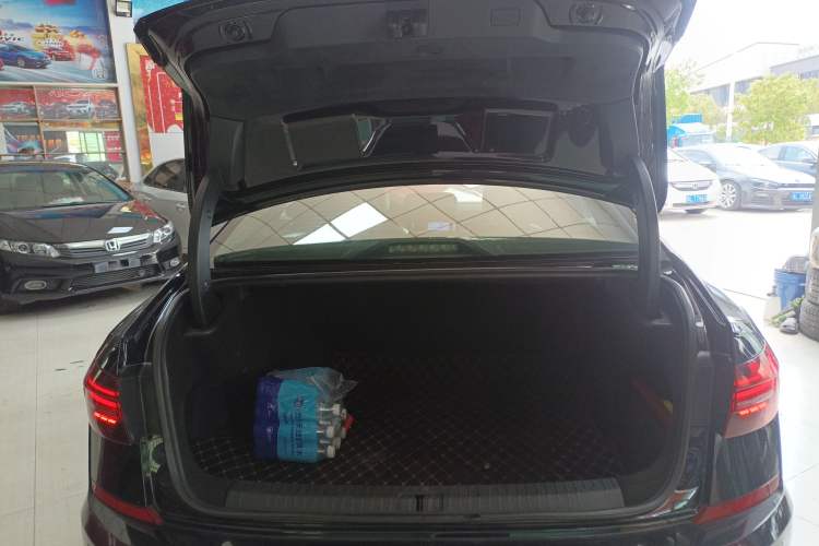 Used Volkswagen Passat 2019 280TSI Business Edition China VI Trunk