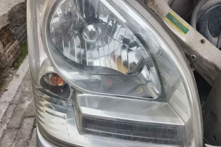 Used Wuling Rongguang 2019 1.5L Extended-Body Van Base Model with 5 Seats Right Front Headlight