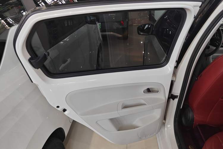 Used Volkswagen up! 2015 1.0L go high!
