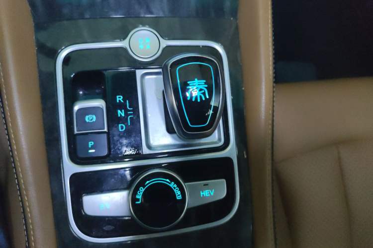 Used BYD Qin New Energy 2017 1.5T Luxury Model Gear Lever