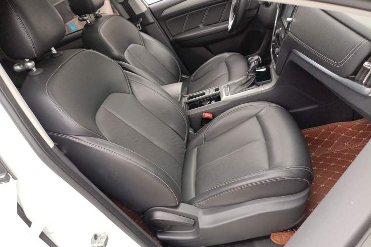 Used Roewe RX5 2016 20T Two-Wheel Drive Automatic Flagship Edition
