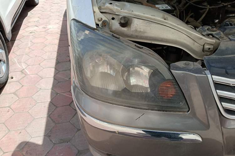 Used FORTHING Lingzhi 2013 M3 1.6L 7-Seater Comfort Model Right Front Headlight