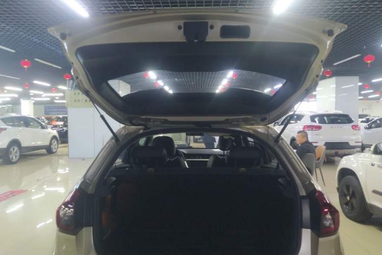 Used Geely Auto Vision X3 2019 Upgraded Model 1.5L CVT Prestige Version Trunk