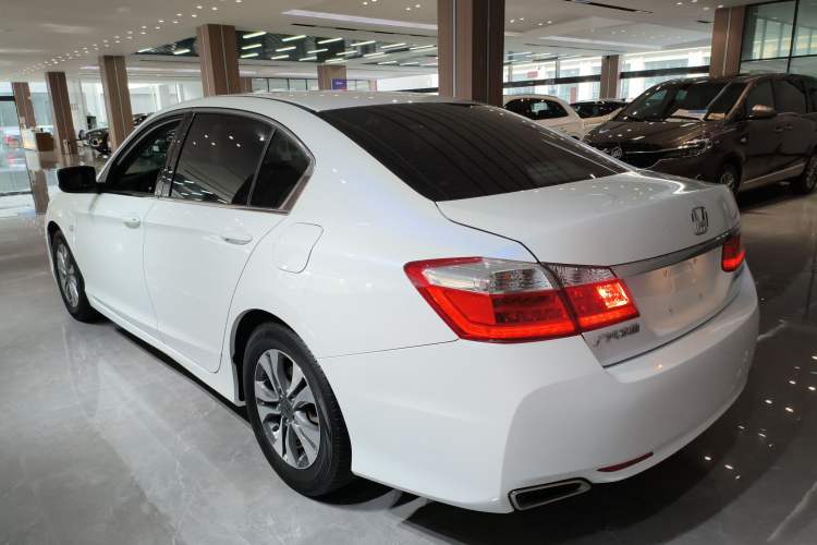 Used Honda Accord 2015 2.0L LX Comfort Edition Rear Left 45 Deg