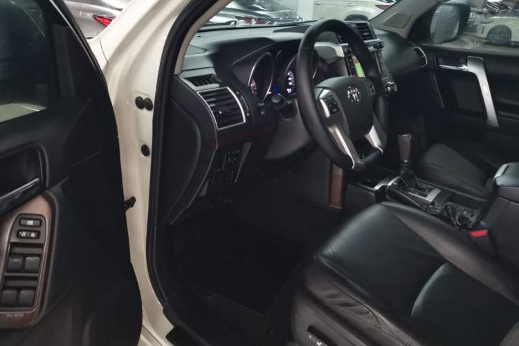 Used Toyota Prado 2016 3.5L Automatic TX-L NAVI