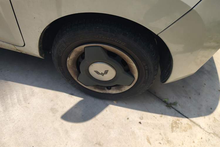 Used Wuling Hongguang MINIEV 2022 Macaron Premium Model – Lithium Iron Phosphate Right Front Wheel Hub