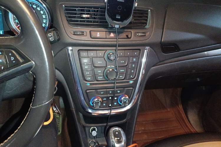 Used Buick Encore 2013 1.4T Automatic All-Wheel Drive Flagship Edition Audio And AC Panel