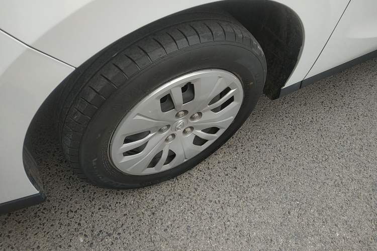 Used SAIC MAXUS G50 2022 1.5T Manual Touring A Exterior 4