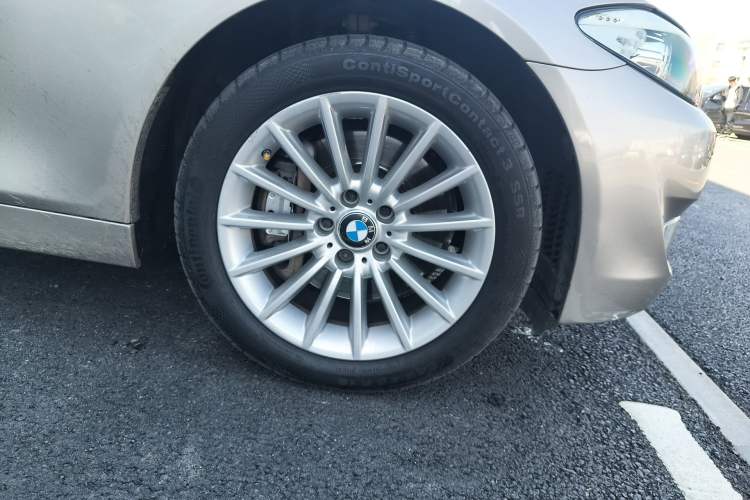 Used BMW 5 Series 2013 535Li Leading Model
