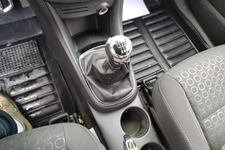 Used Chevrolet Trax 2014 1.4T Manual Two-Wheel Drive Comfort Model Gear Lever