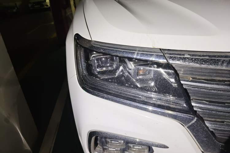 Used Roewe RX8 2018 30T Smart Connectivity Two-Wheel Drive Supreme Edition