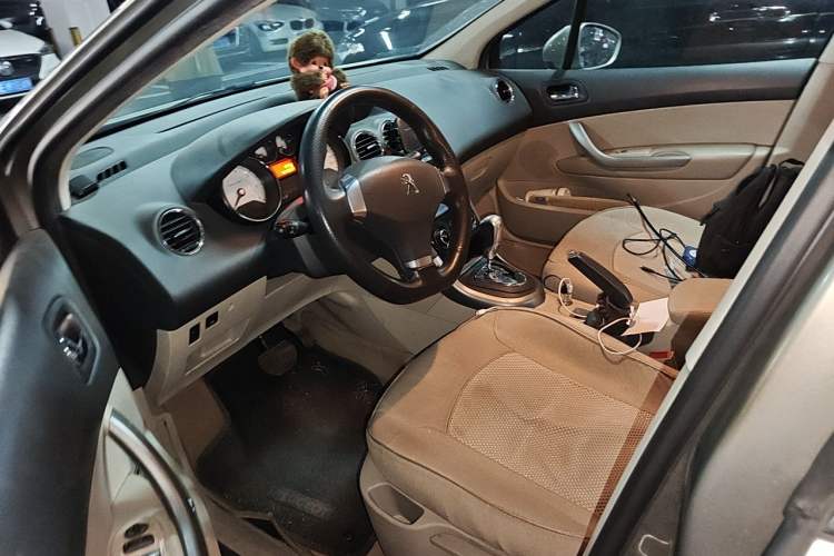 Used Peugeot 408 2013 2.0L Automatic Comfort Edition
