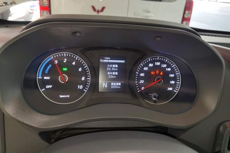 Used Wuling Yangguang 2024 300KM Comfort Version Passenger Van 75kW