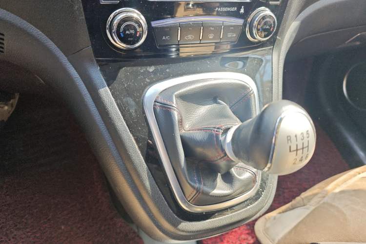 Used Haval H6 2013 Upgraded Model 1.5T Manual Two-Wheel Drive Urban Version