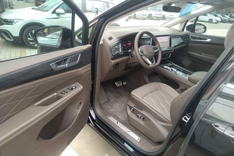 Used Volkswagen Viloran 2024 380TSI Premium Edition