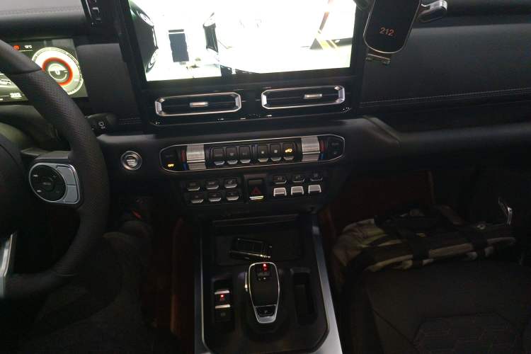 Used 212 T01 2024 2.0T Mechanic
