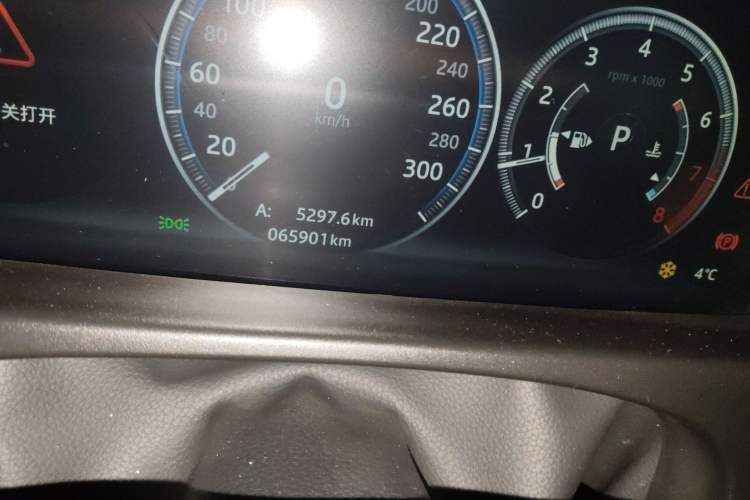 Used Jaguar XFL 2020 XFL 2.0T P200 Two-Wheel-Drive Elite Edition Odometer Close Up