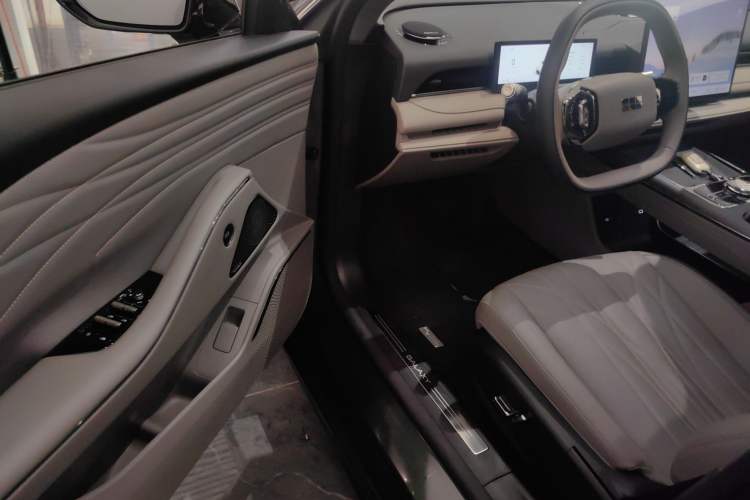 Used Geely Galaxy 8 2025 130km EM-i Deluxe Edition Driver Seat