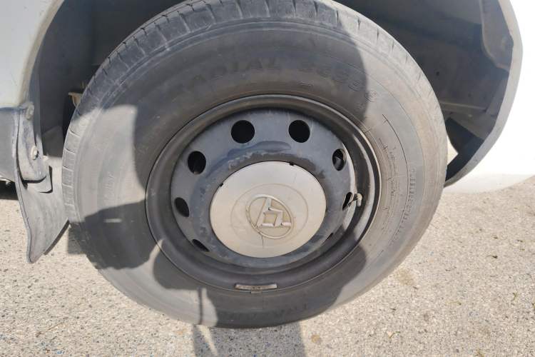 Used SAIC MAXUS Xintu V80 2018 2.5T 6-Speed Manual Aoyuntong Short Wheelbase Mid-Height 5-6 Seater