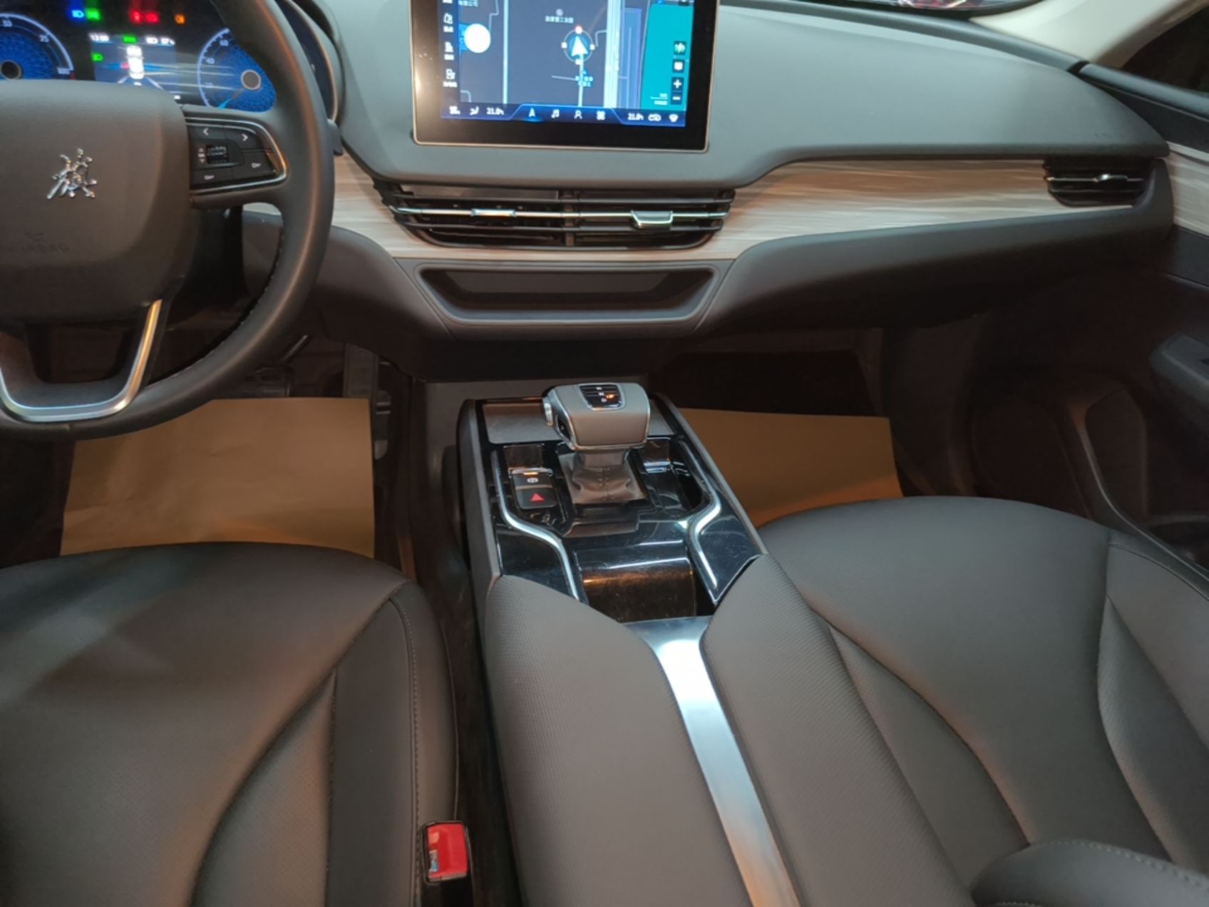 Hongqi E-QM5 2024 610 km PLUS — снимка 16