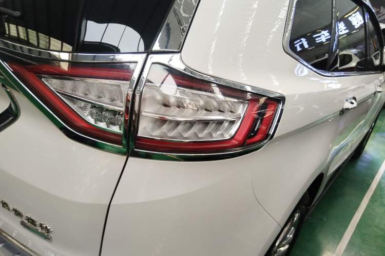 Used Ford Edge 2015 2.0T GTDi Two-Wheel-Drive High-Line Version