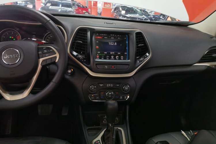 Used Jeep Cherokee 2016 2.4L Leading Smart Version