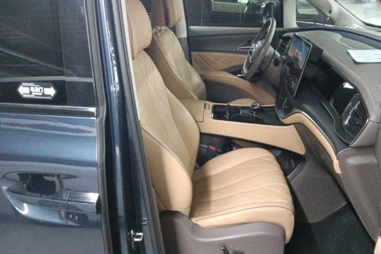 Used Denza D9 2022 DM-i 970 Four-Wheel Drive Flagship Model