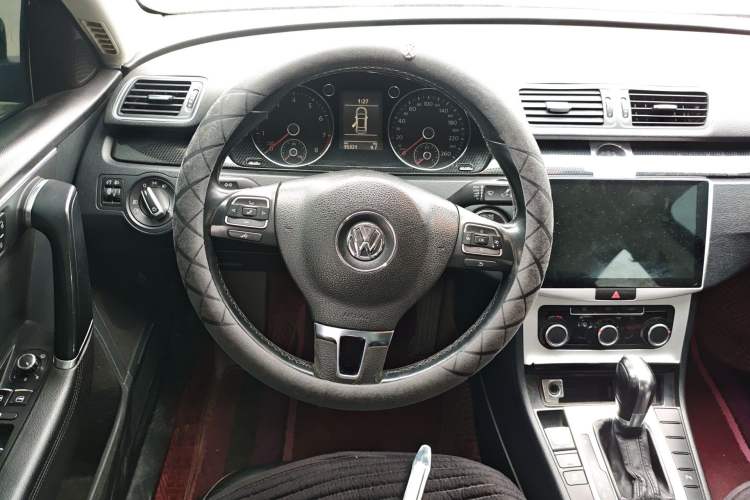 Used Volkswagen Magotan 2012 Revised Version 1.8TSI Leading Edition Steering Wheel