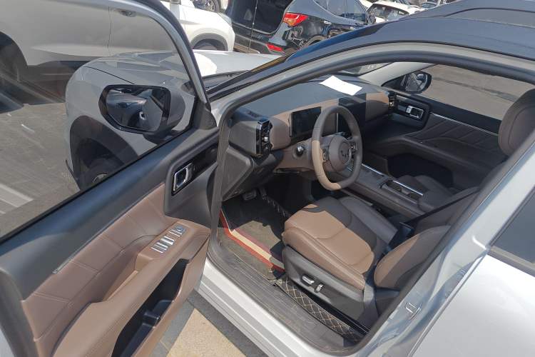 Used Wuling Xingguang 560 New Energy 2026 Model, Pure Electric, 500 km, Luxury Version Driver Seat