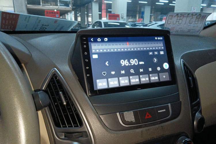 Used Hyundai ix35 2013 2.0L Automatic Two-Wheel Drive Comfort GL China V Standard Audio And AC Panel