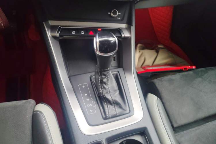 Used Audi Q3 2019 35 TFSI Advanced Dynamic Edition Gear Lever