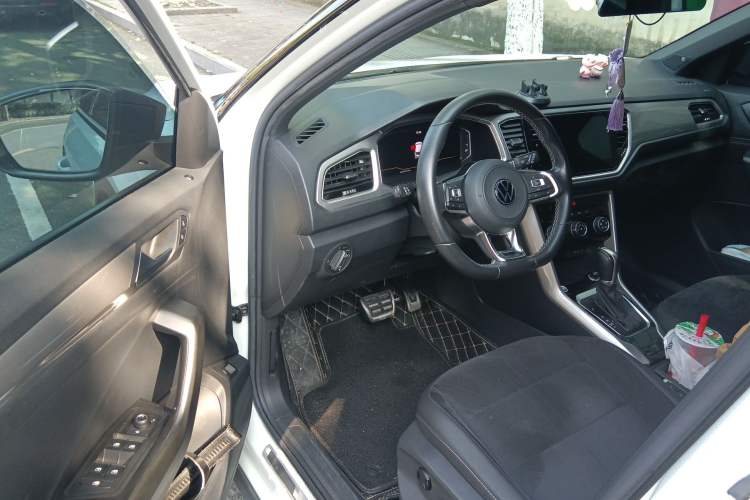 Used Volkswagen T-ROC 2022 280TSI DSG Two-Wheel Drive R-Line Pro PLUS
