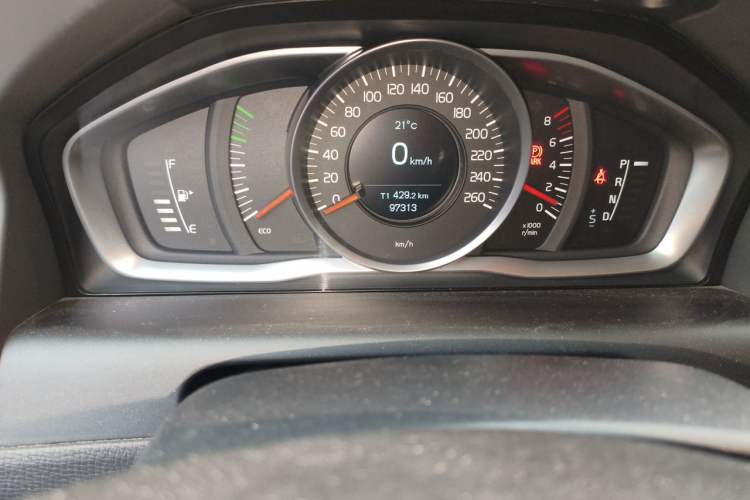 Used Volvo XC60 2015 T5 Smart Upgrade Model Odometer Close Up