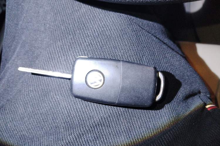 Used Volkswagen Sagitar 2011 1.6L Automatic Comfort Edition Vehicle Key