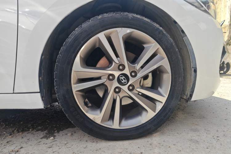 Used Hyundai Elantra (6th Generation / Lingdong) 2016 1.6L Automatic ZhiXuan – Elite Version Right Front Wheel Hub