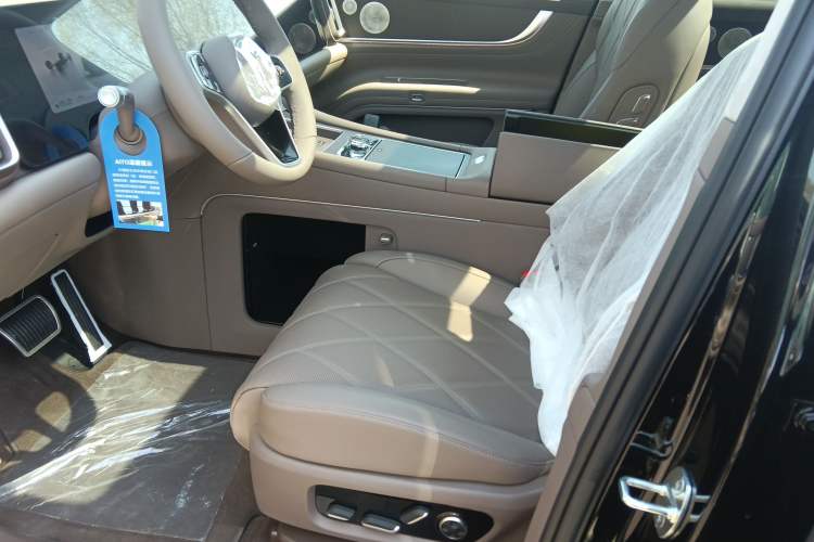 Used Hima AITO M9 2025 Extended-Range Ultra Version 52 kWh 6-Seater
