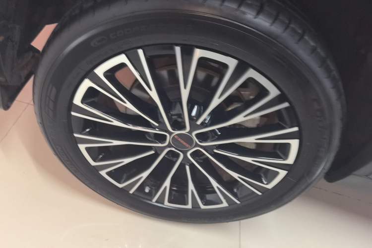 Used EXEED Lingyun 2025 300T Two-Wheel Drive Starry Edition Right Rear Wheel Hub