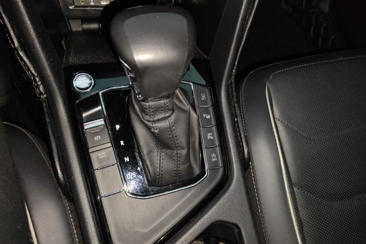 Used Volkswagen Tiguan L 2020 330TSI Automatic Two-Wheel Drive R-Line Flagship Version China VI Standard Gear Lever